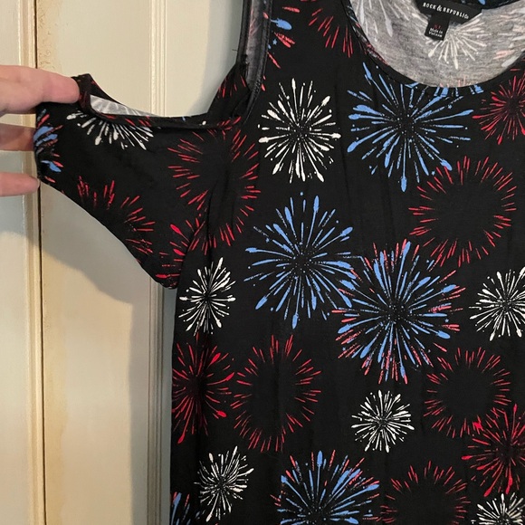 Rock & Republic Black Firework Cold Shoulder Top - Picture 3 of 6